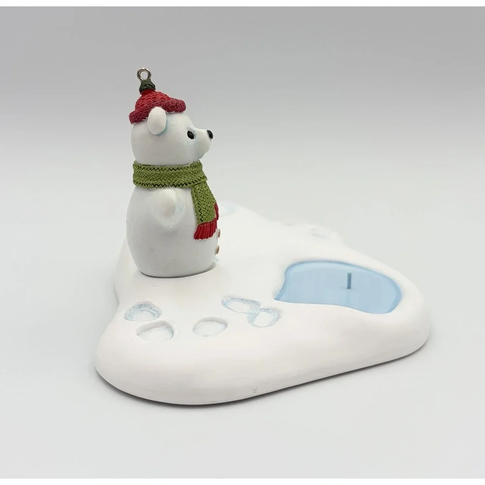Hallmark 2002 Hollyday Hill Snow Cub Club Bear Ornament Display Base Vintage